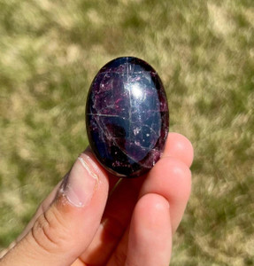 Rhodolite Garnet Palm Stone (Grade AAA) 